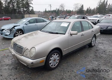 1998 Mercedes-Benz E 320 from USA, damaged, VIN WDBJF65F2WA648301
